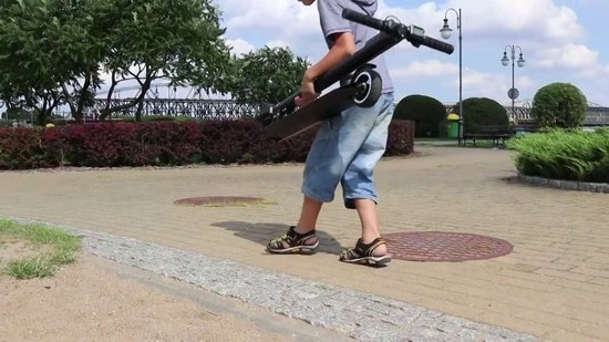 Technozom Techno LITE - Elektrische Step - Super Lichtgewicht - 23 Km/u - 3 Rijstanden - Opvouwbaar - Met LED Verlichting Voor & Achter - Zwart 2 Technozom Techno LITE - Elektrische Step - Super Lichtgewicht - 23 Km/u - 3 Rijstanden - Opvouwbaar - Met LED Verlichting Voor & Achter - Zwart - Afbeelding 2