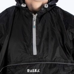 Ralka Poncho - Zwart - Volwassenen -Fietsen-Accessoires Shop 550x341 2