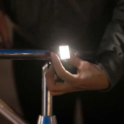 AXA - Niteline 11 - LED Fietsverlichting - Fietslampjes Voor En Achter - Batterij -Fietsen-Accessoires Shop 550x366 1