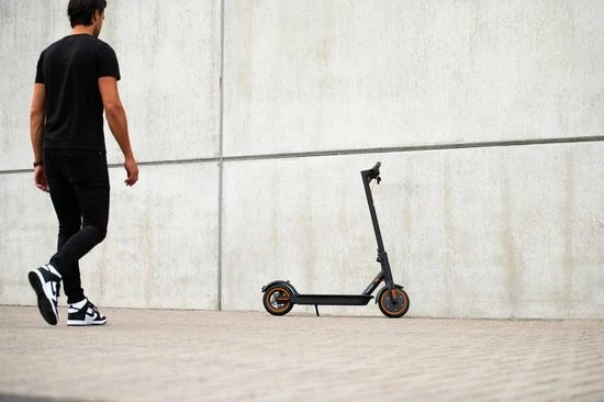 *BLACK FRIDAY DEAL* IZINQ PRO250 - Elektrische Step - Topsnelheid 30 Km/u - 30/35 Km Actieradius - 8.5" Luchtbanden - Lithium 7.8Ah 36V Accu - Zwart/Oranje - Electric Scooter - Volwassenen En Kinderen - Met App 5 *BLACK FRIDAY DEAL* IZINQ PRO250 - Elektrische Step - Topsnelheid 30 Km/u - 30/35 Km Actieradius - 8.5" Luchtbanden - Lithium 7.8Ah 36V Accu - Zwart/Oranje - Electric Scooter - Volwassenen En Kinderen - Met App - Afbeelding 5