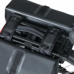 Basil Urban Dry Dubbele Fietstas MIK - Zwart - 50 Liter -Fietsen-Accessoires Shop 550x366 152