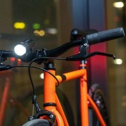 Sigma Sport AURA 30 Fietsverlichting Set - Led Koplamp 30 Lux - CURVE Achterlicht - Inclusief Batterijen 23 Sigma Sport AURA 30 Fietsverlichting Set - Led Koplamp 30 Lux - CURVE Achterlicht - Inclusief Batterijen -Fietsen-Accessoires Shop 550x366 162