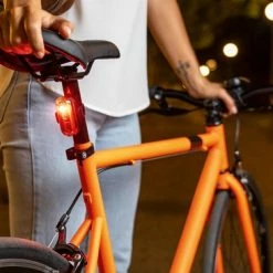 Sigma Sport AURA 30 Fietsverlichting Set - Led Koplamp 30 Lux - CURVE Achterlicht - Inclusief Batterijen 24 Sigma Sport AURA 30 Fietsverlichting Set - Led Koplamp 30 Lux - CURVE Achterlicht - Inclusief Batterijen -Fietsen-Accessoires Shop 550x366 163