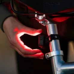 AXA - Niteline 11 - LED Fietsverlichting - Fietslampjes Voor En Achter - Batterij -Fietsen-Accessoires Shop 550x366 2