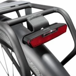 AXA - Juno Battery - Fiets Achterlicht - LED Fietsverlichting Op Batterij - Auto Off Systeem - 80 Mm - Rood -Fietsen-Accessoires Shop 550x495 10