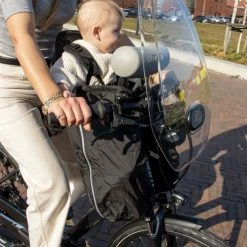 Deryan Bike-a-way Fietsstoeltje Voor - Fiets Regenhoes - Warme Jas En Windbreaker + Regenponcho - Bobike & Yepp -Fietsen-Accessoires Shop 550x719 1