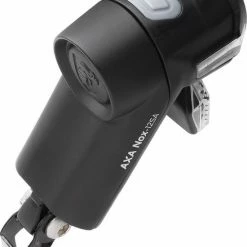 AXA Nox Sport 12 Lux - Fietslamp Voorlicht - LED Koplamp - Fietsverlichting Op Batterij - Auto/Off - Zwart -Fietsen-Accessoires Shop 550x775