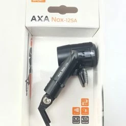 AXA Nox Sport 12 Lux - Fietslamp Voorlicht - LED Koplamp - Fietsverlichting Op Batterij - Auto/Off - Zwart -Fietsen-Accessoires Shop 550x810 1
